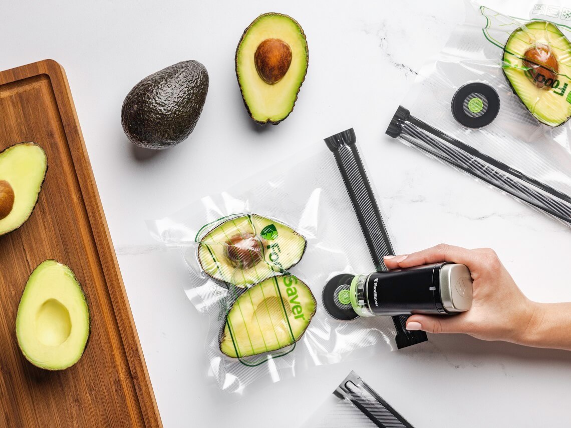 Wydłużony okres przydatności do spożycia i ograniczenie marnotrawstwa żywności to jedne z powodów dlaczego warto pakować próżniowo owoce za pomocą zgrzewarek FoodSaver